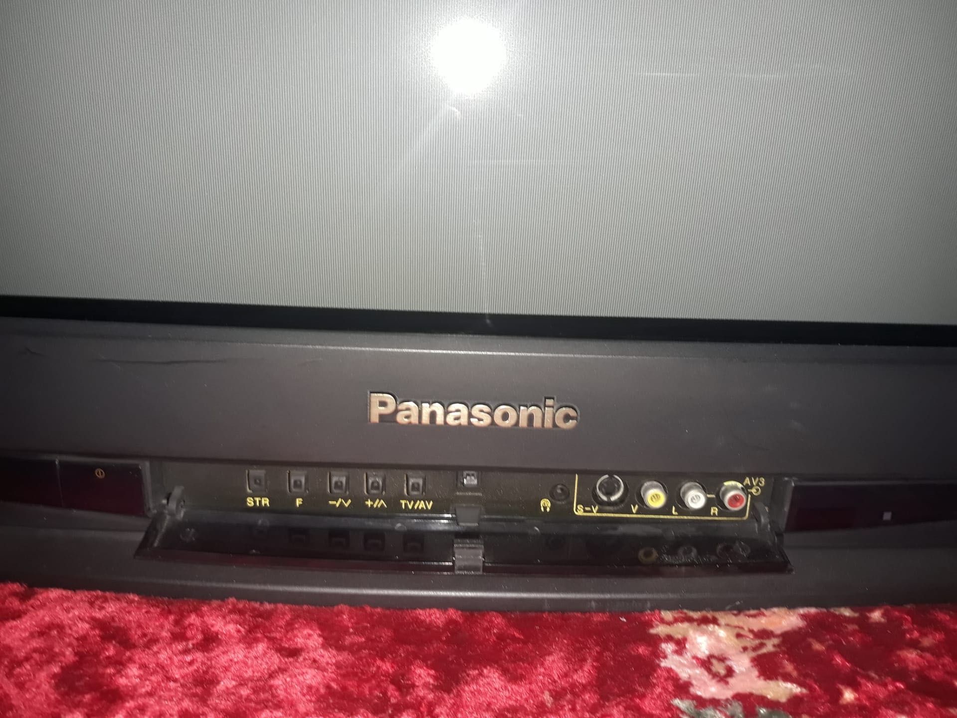 TV Panasonic ecrã panorâmico 70cm