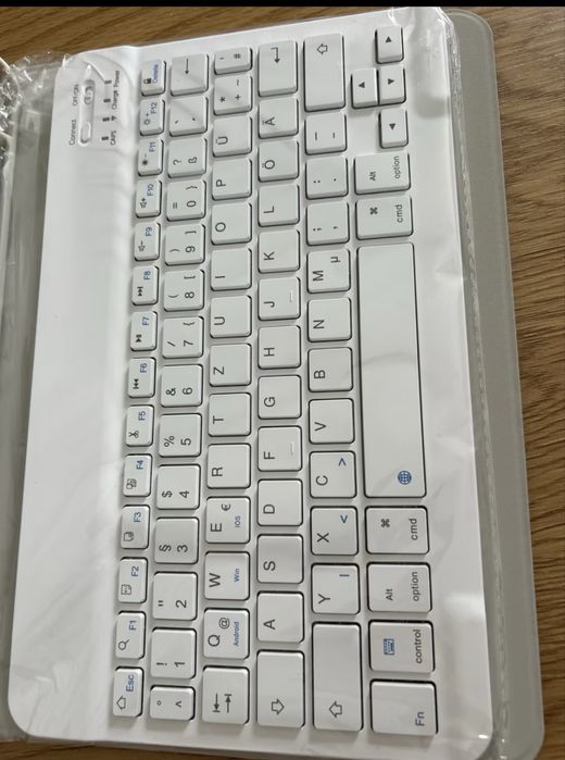 Чохол для iPad з клавіатурою