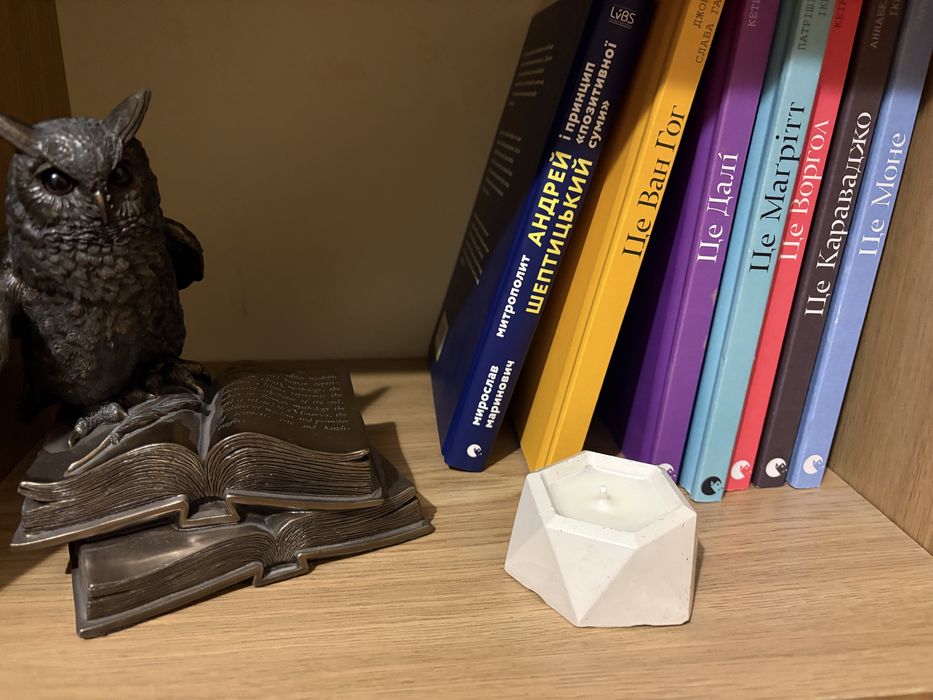 Свічка ароматизована, гіпсова тара. Ручна робота