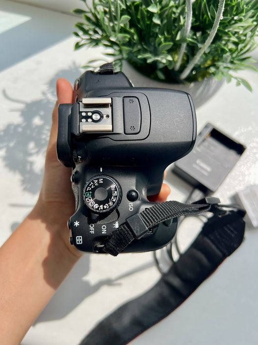 Фотоапарат Canon 650d