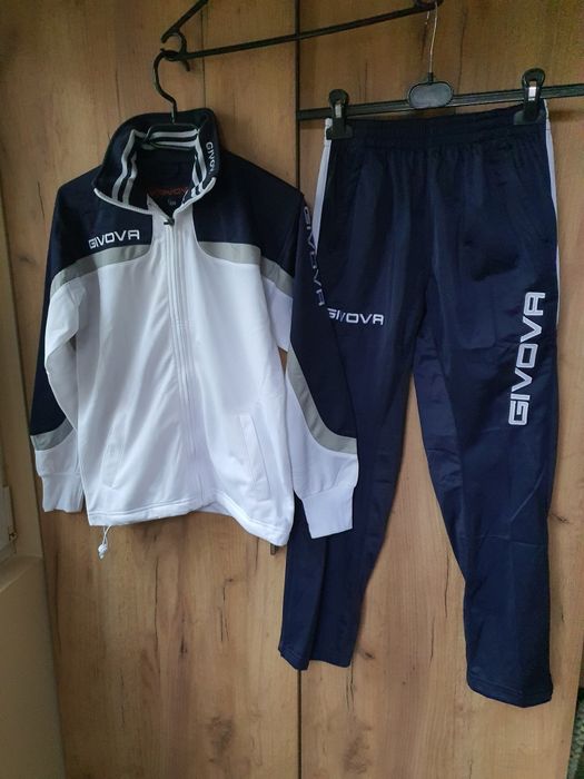Dres sportowy włoskiej firmy Givova, rozmiar 2XS mniej wiecej na 140-1