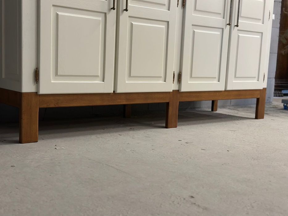 Дубова антикварна шафа