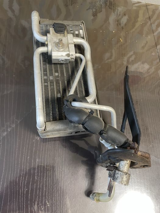 Радіатор кондиціонера задній