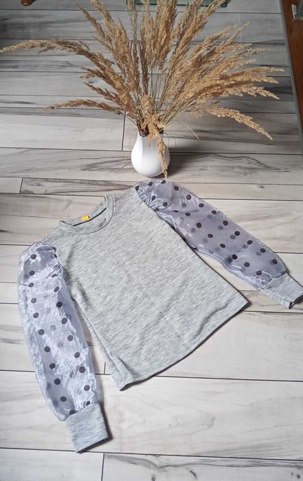 Bluzka Damska z Tiulowym Rękawem.