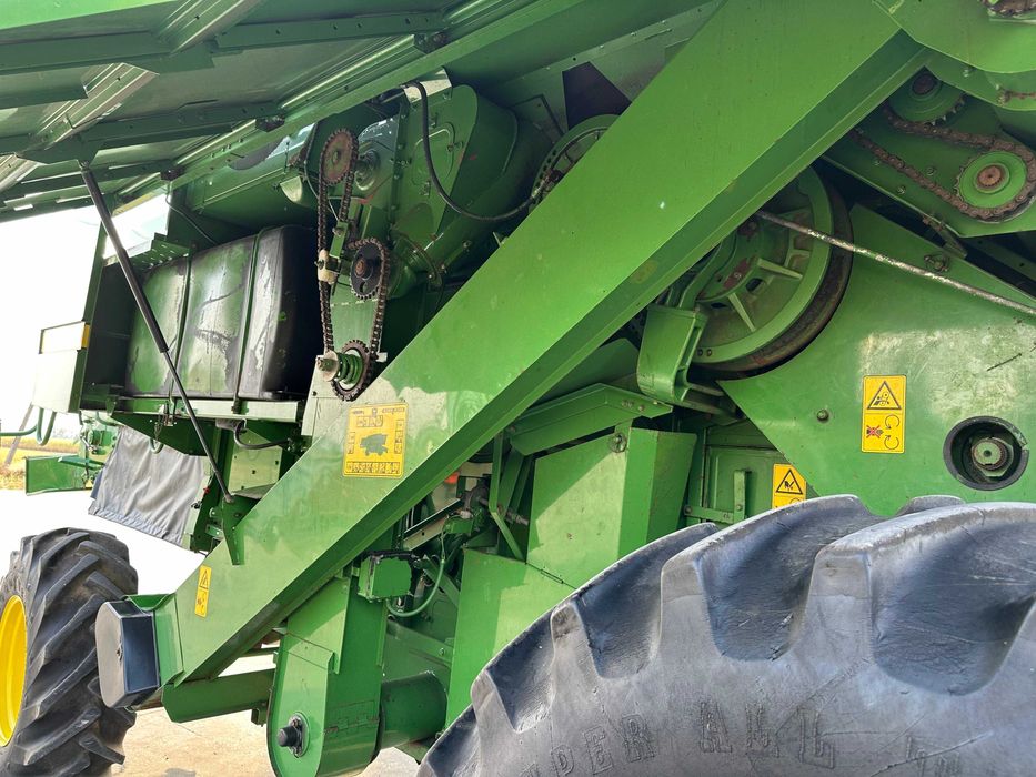 John Deere 2054 kombajn zbożowy heder 4.2 bardzo ładny,