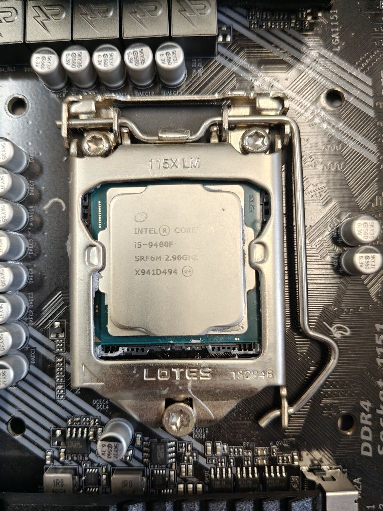 Zestaw i5-9400F Gigabyte Z390 Gaming X 2x8GB 3200 MHz sprawny