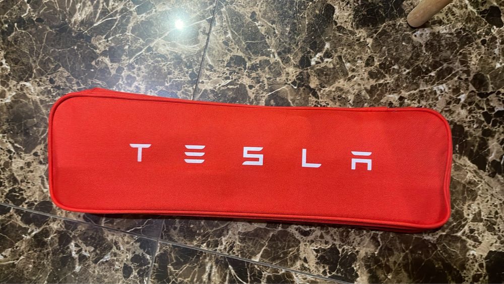 Tesla аптечка оригинал нова