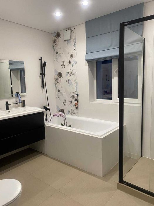 Продаж будинку з СОНЯЧНИМИ панелями та інвертором.