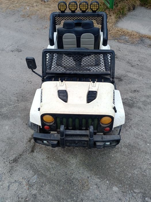 Дитячий автомобіль на пульті