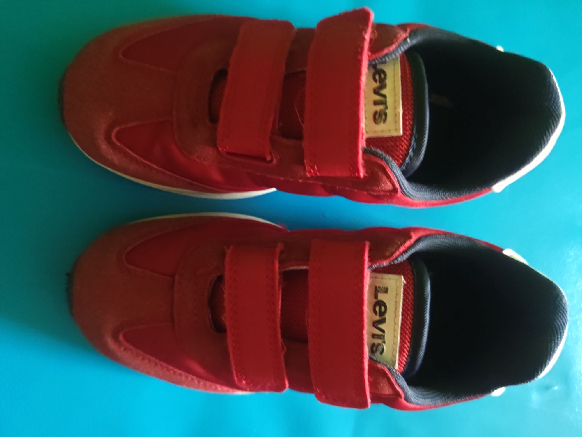 Adidasy czerwone Levis. Rozmiar 31