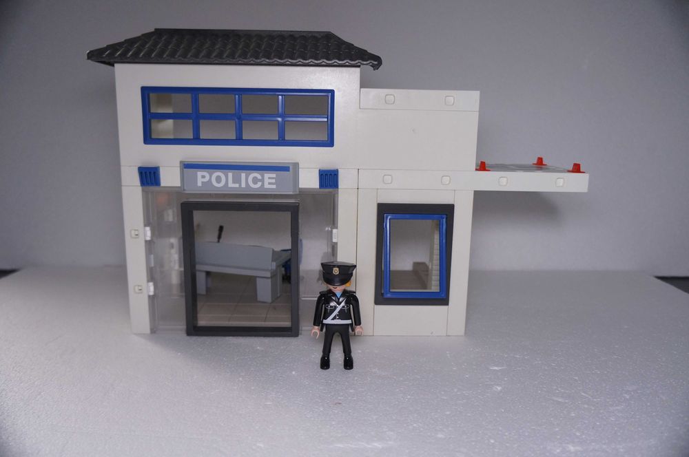 Playmobile 922 Komisariat policji z lotniskiem na Helikopter Playmobil