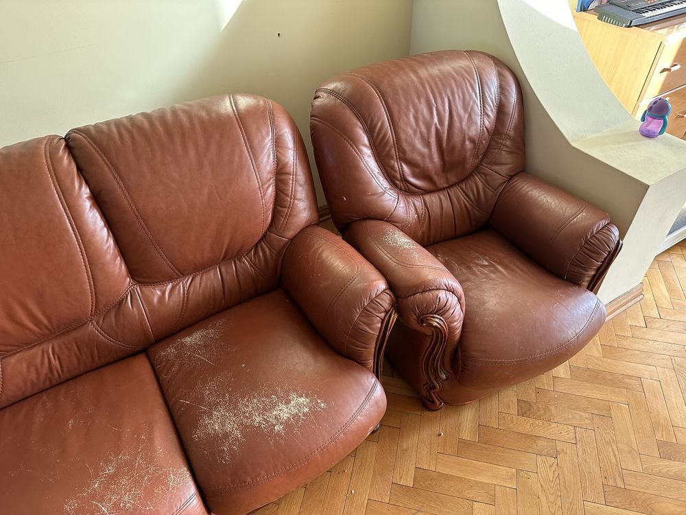 Італійський шкіряний диван та крісло