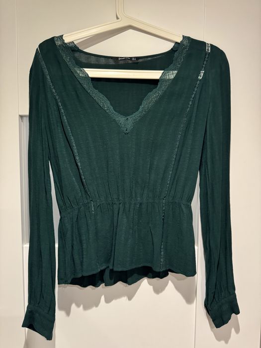 Ciemnozielona bluzka marki Stradivarius