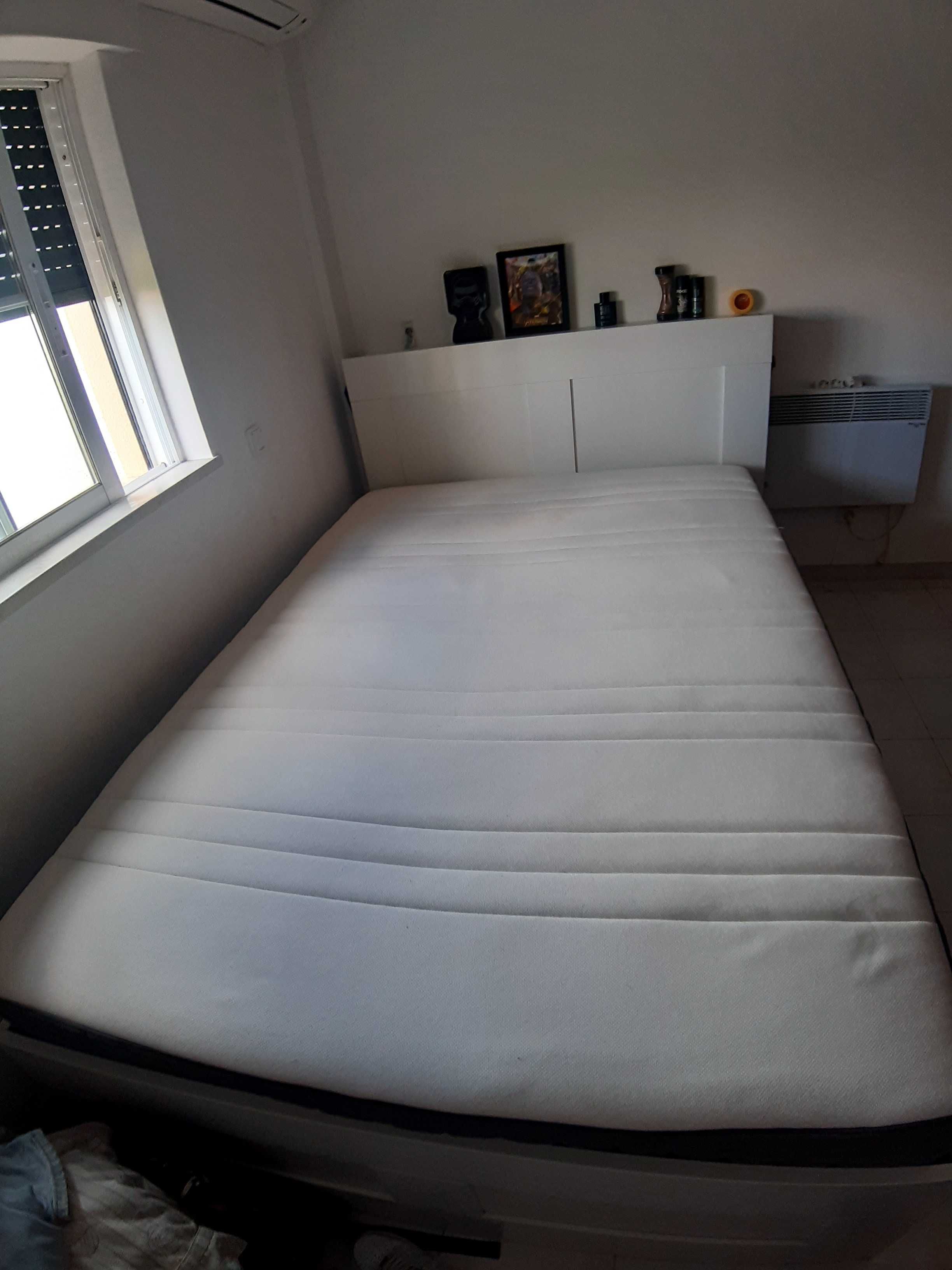 Cama com 4 gavetas, estrado e cabeceira 1.40 × 2.00