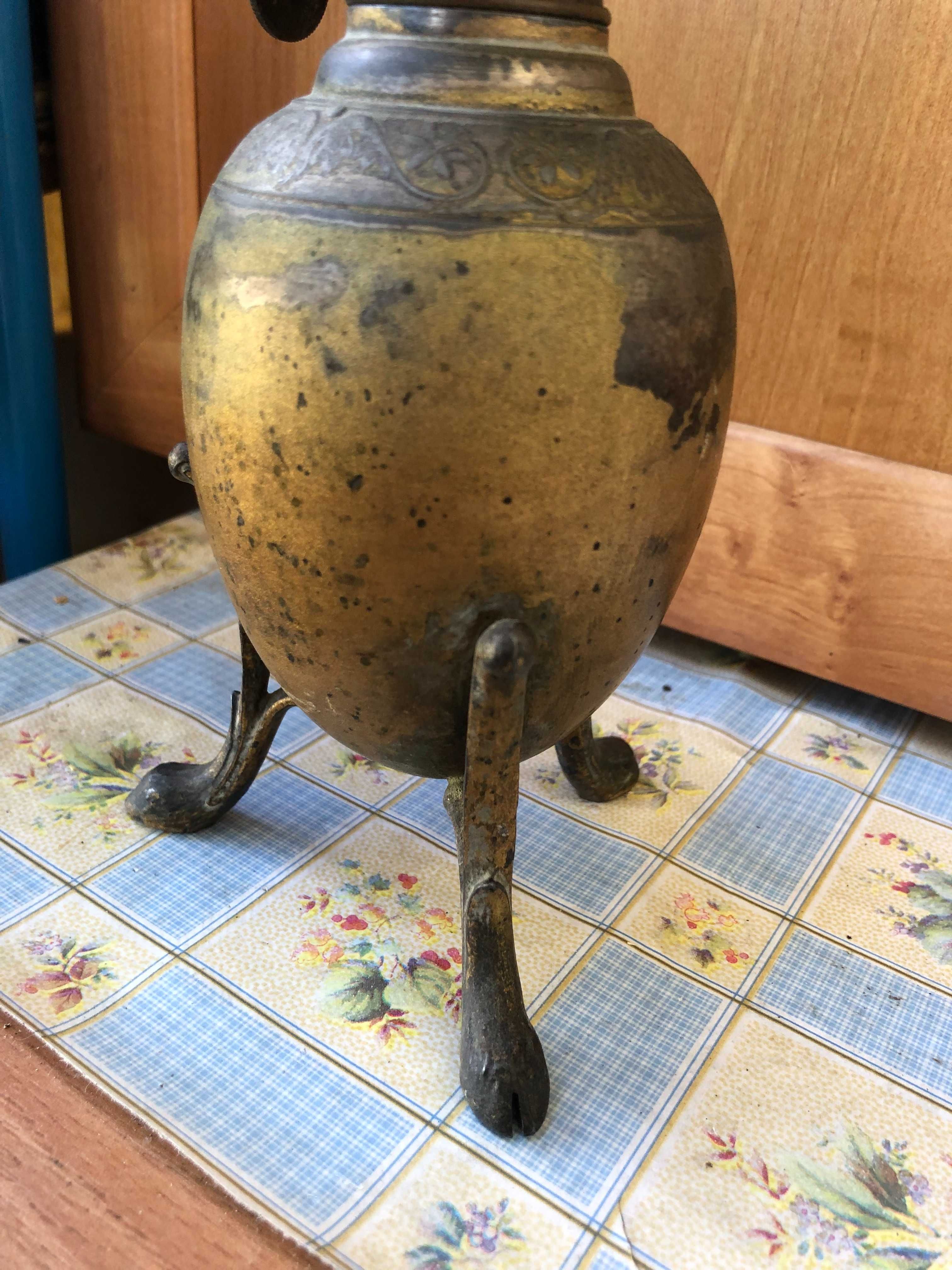 Antyk stara kolekcjonerska lampa naftowa.