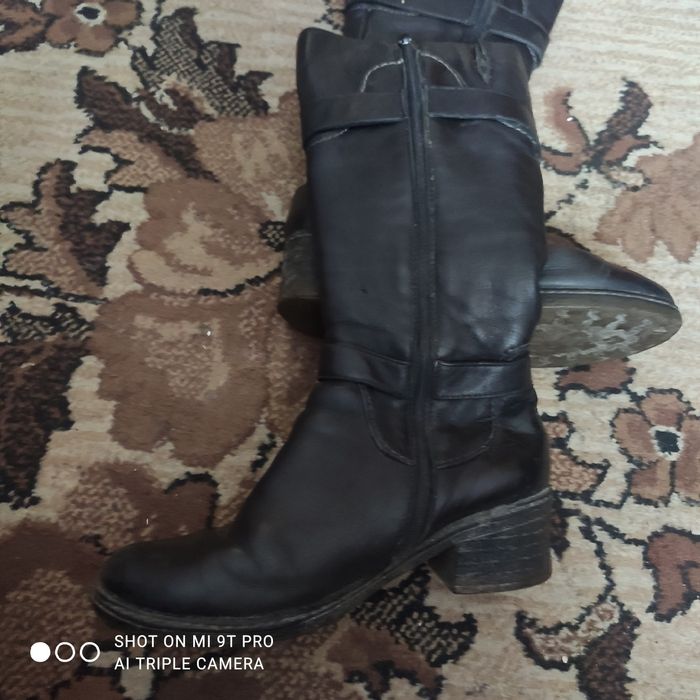 Продам шкіряне  б /у зимове взуття