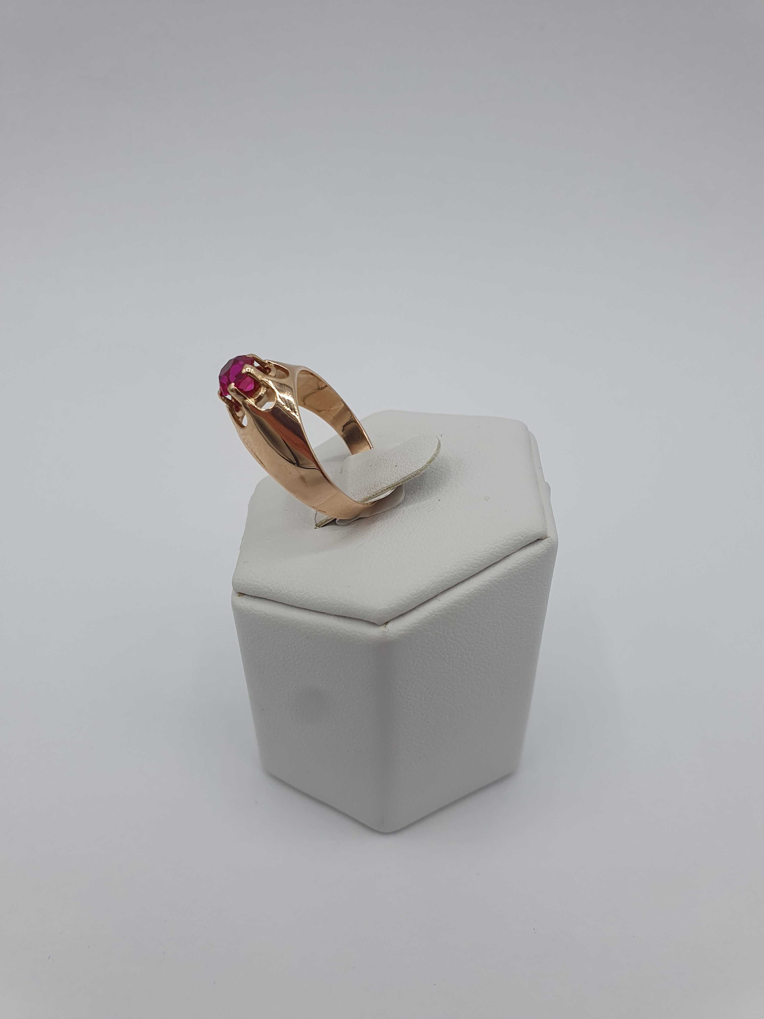 Złoty pierścionek z różową cyrkonią P:585 / G:3,16