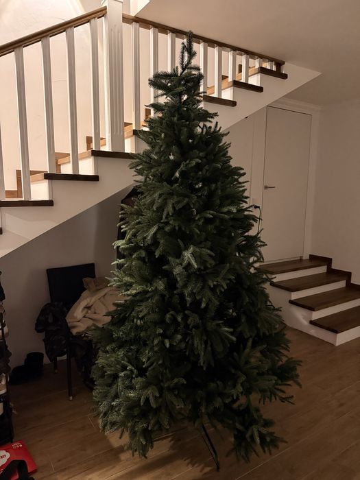 Продам штучну ялинку 2.3м з підставкою