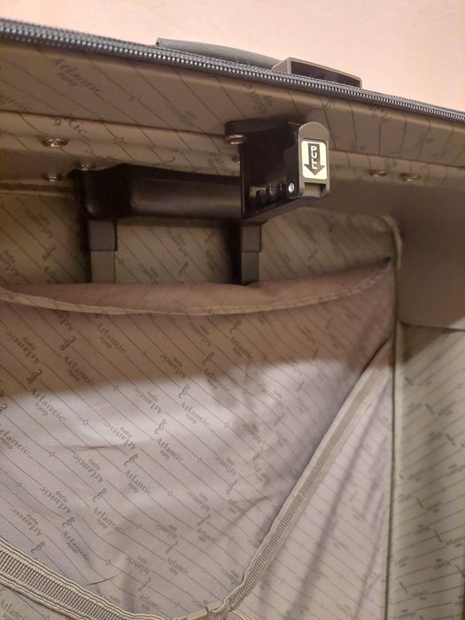 Велика валіза у гарному стані