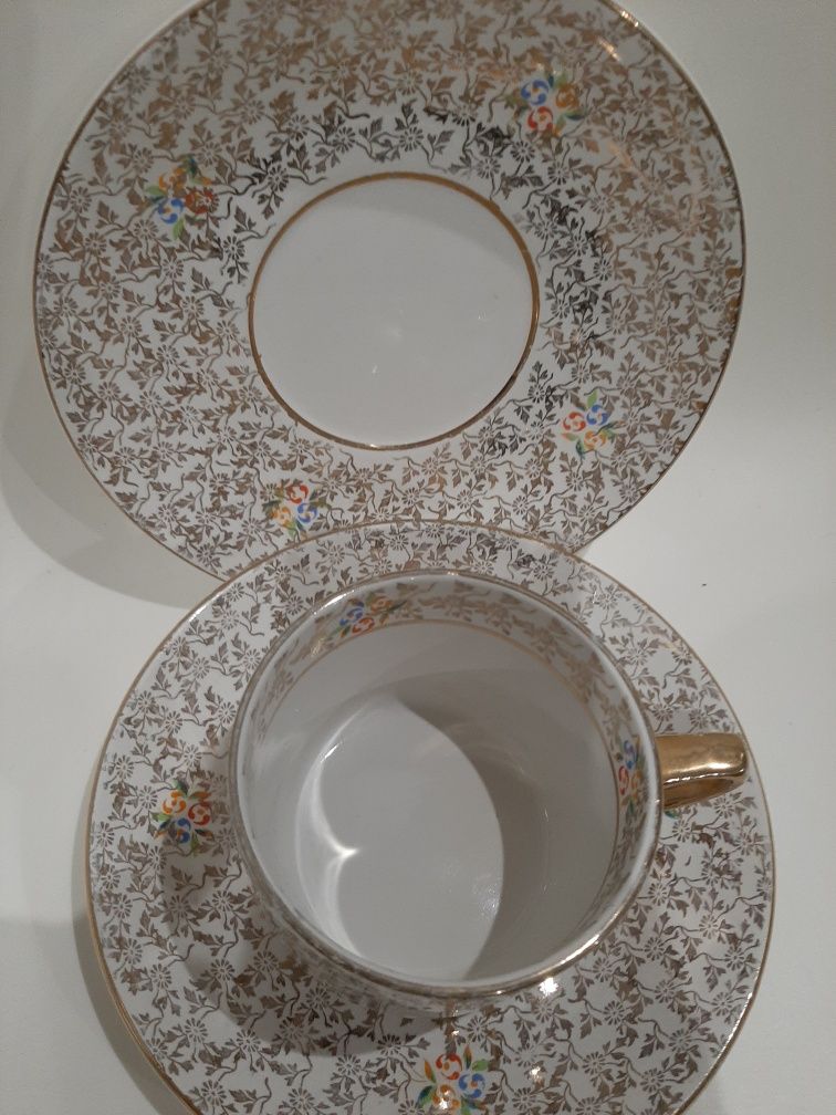 Conjunto chávena e 2 pratos