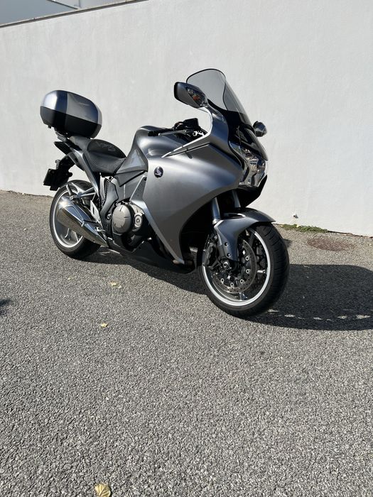 Honda vfr 1200 poucos km