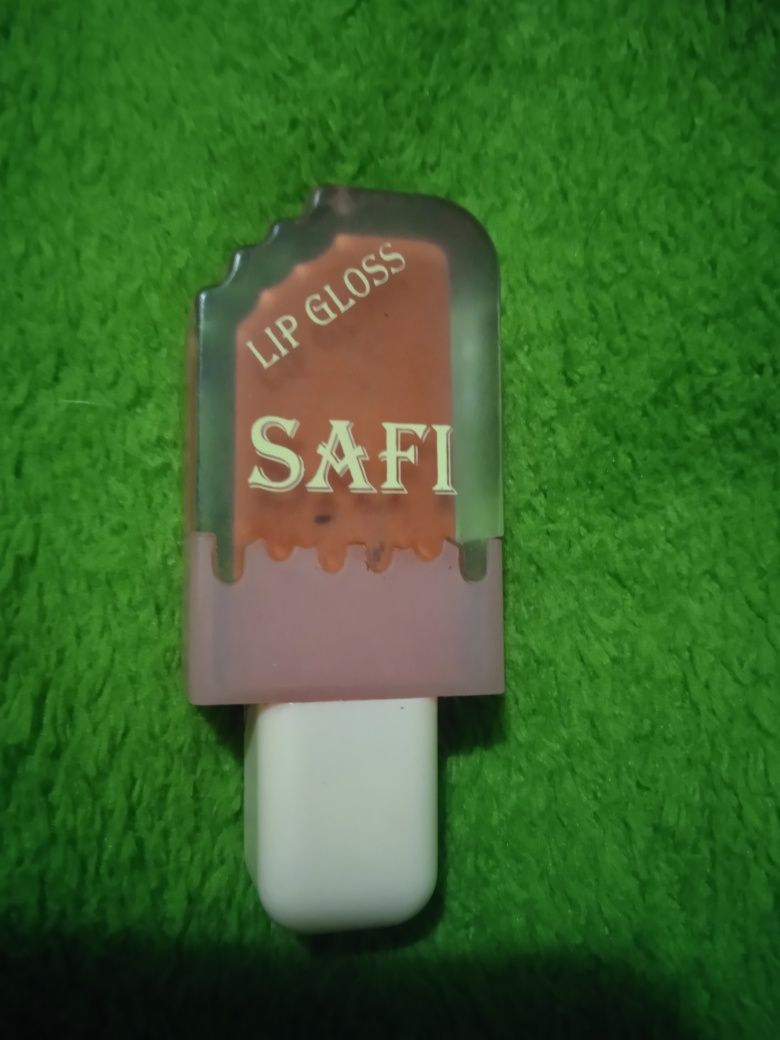 Продам помаду от SAFI