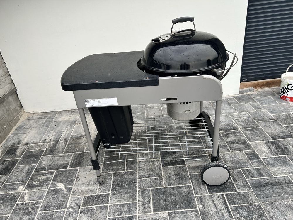 Grill Węglowy Performer