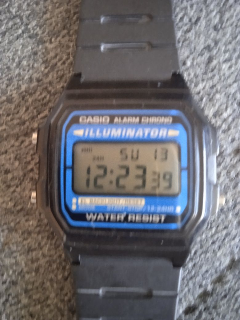 Zegarek Casio F -105 iluminator
