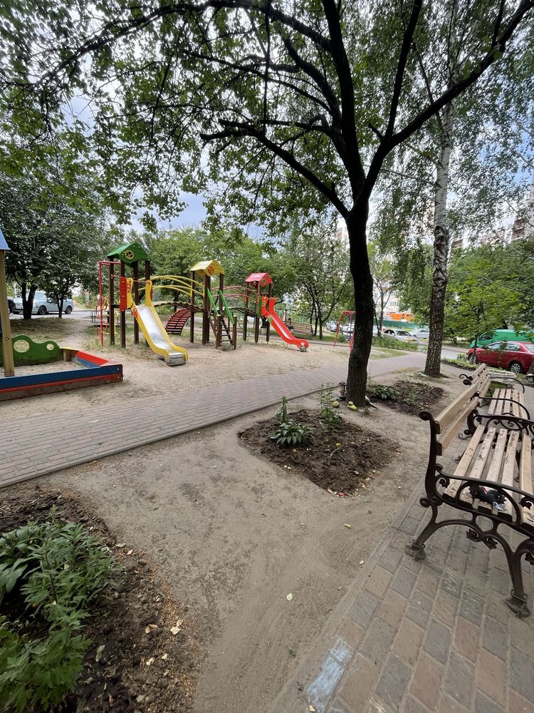 Продаж 2 х кімн квартири 53 м2  центр Вишневевого