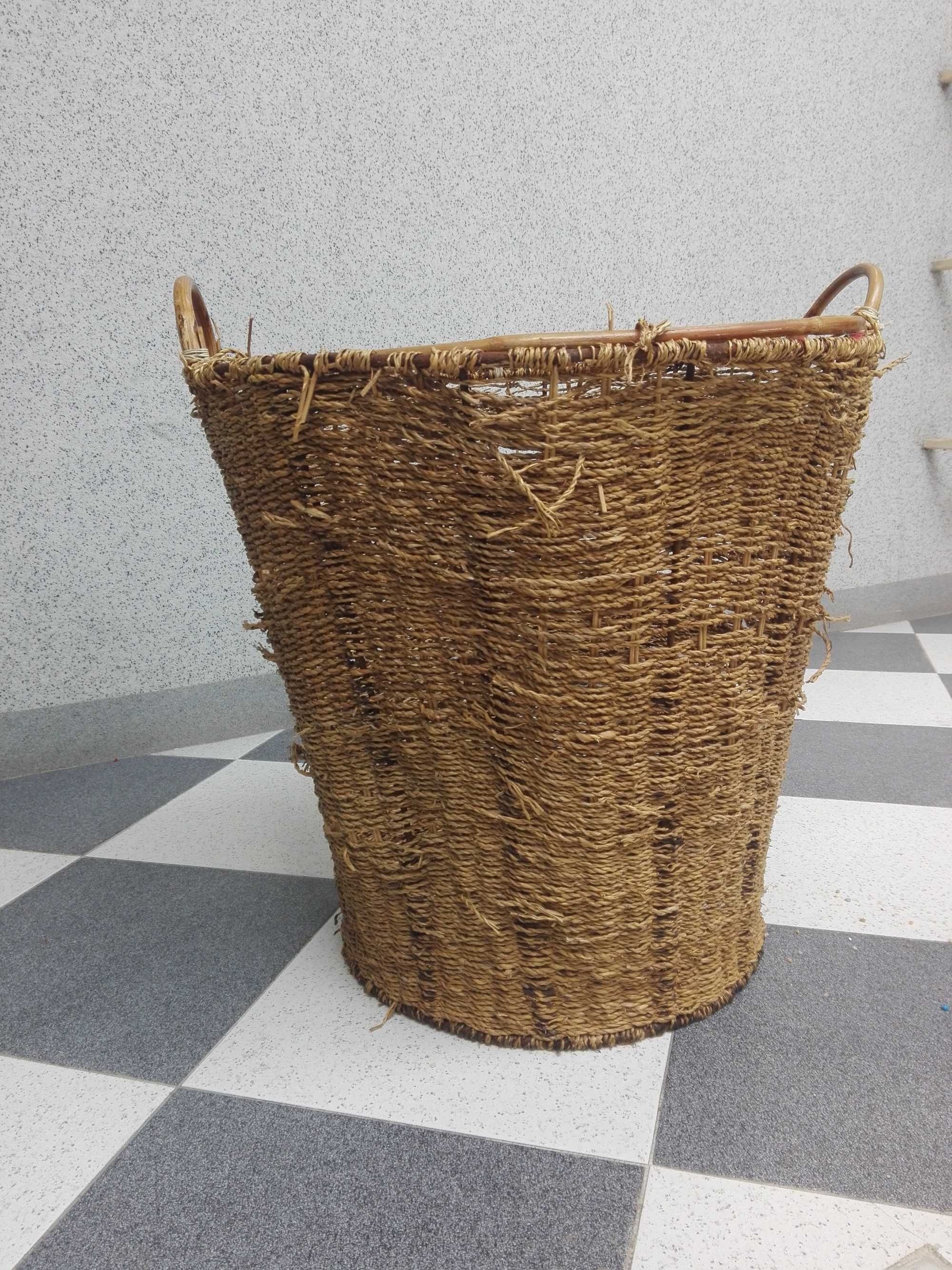 Cesta para lareira com armação em ferro