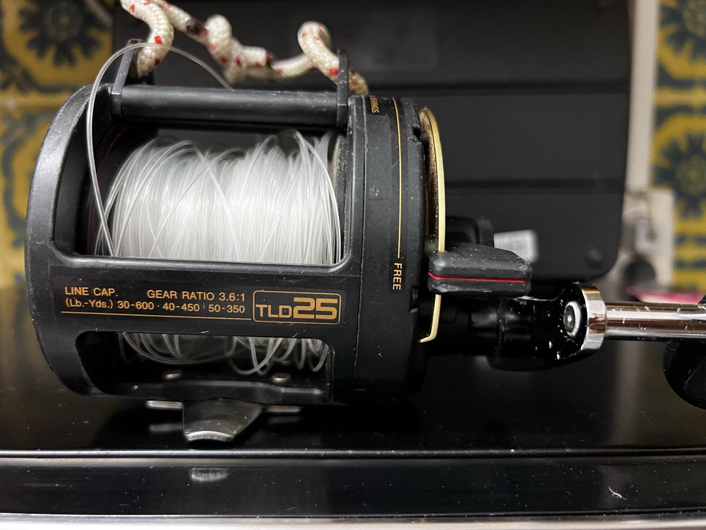 Carreto de pesca de mar shimano TLD25