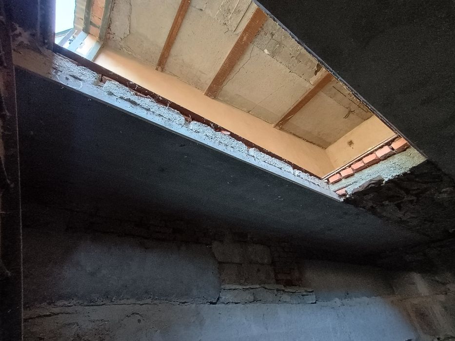 Капітальний гараж з червоної цегли