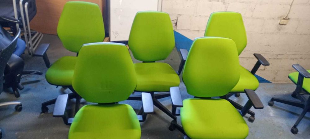 Fotel biurowy obrotowy zielony fotele biurowe do biur szkół domu