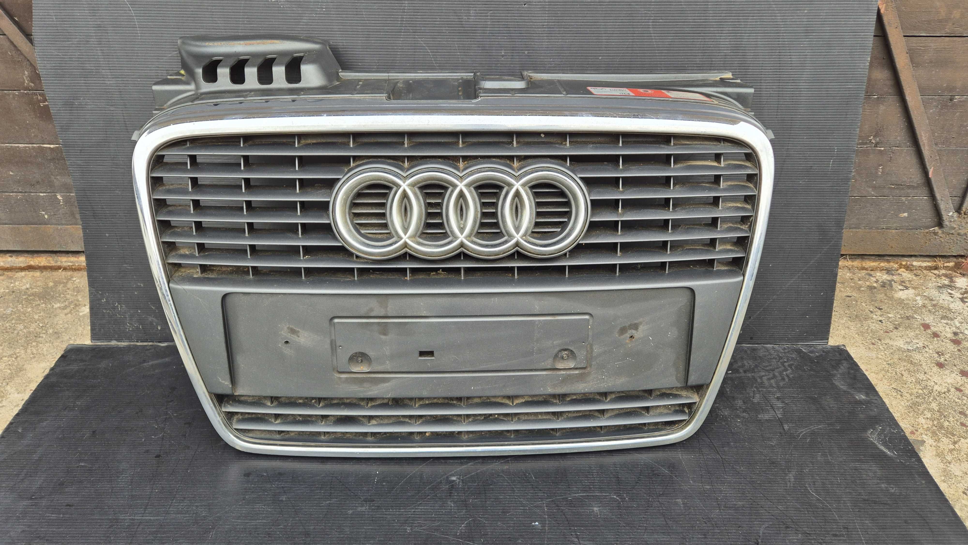 Atrapa chłodnicy GRILL Audi A4 B7 8E0 05-08 OE ORYGINAŁ! ŁADNY!