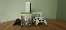 Xbox One 500 GB +2 pady i gra