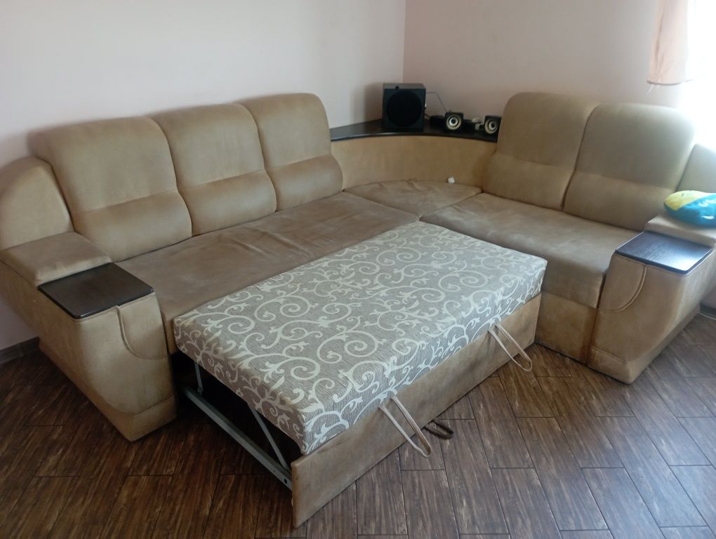 Продаю уголок.  Можливий торг
