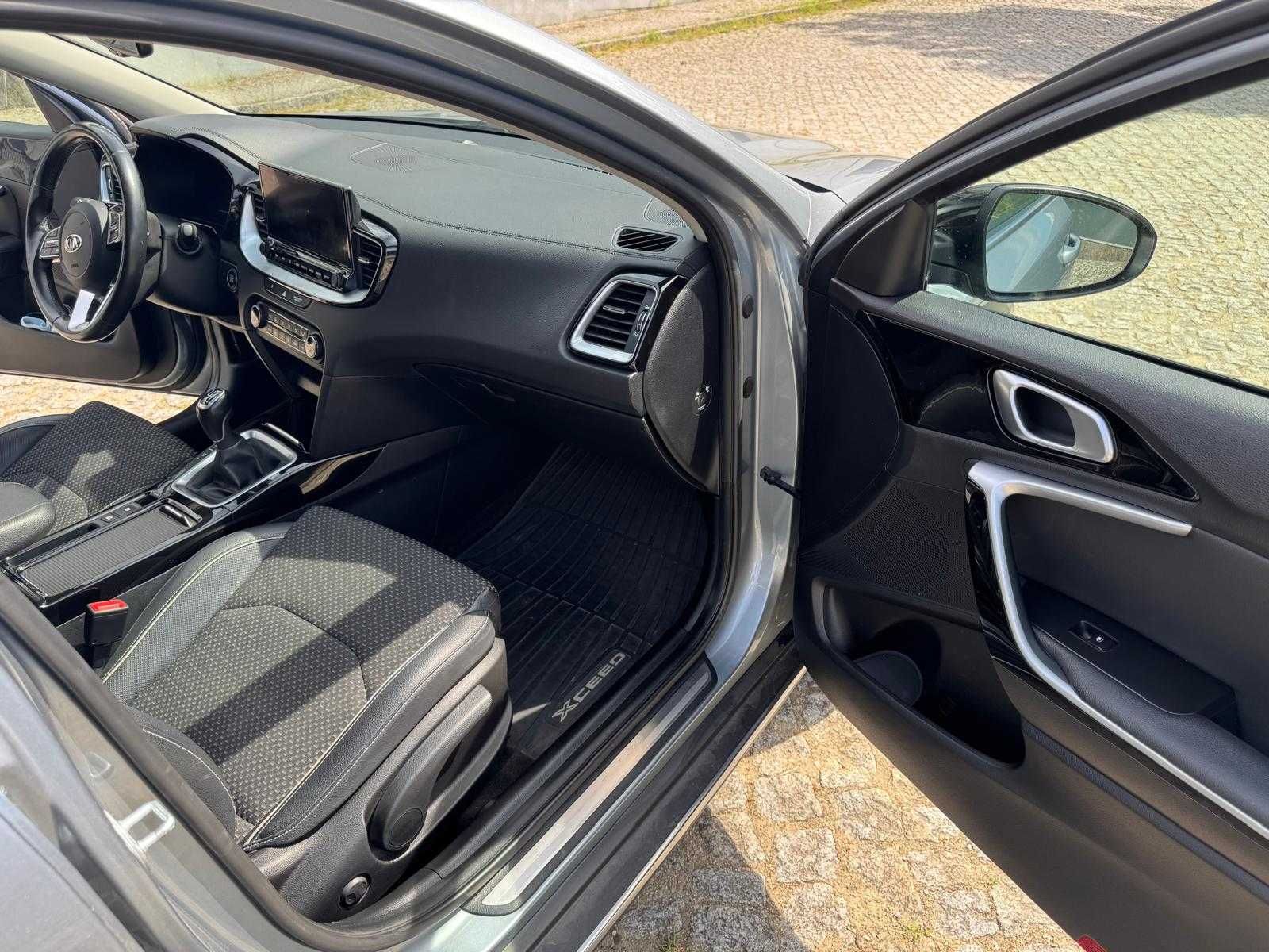 Kia X-CEED c/teto panorâmico  Como Novo!!