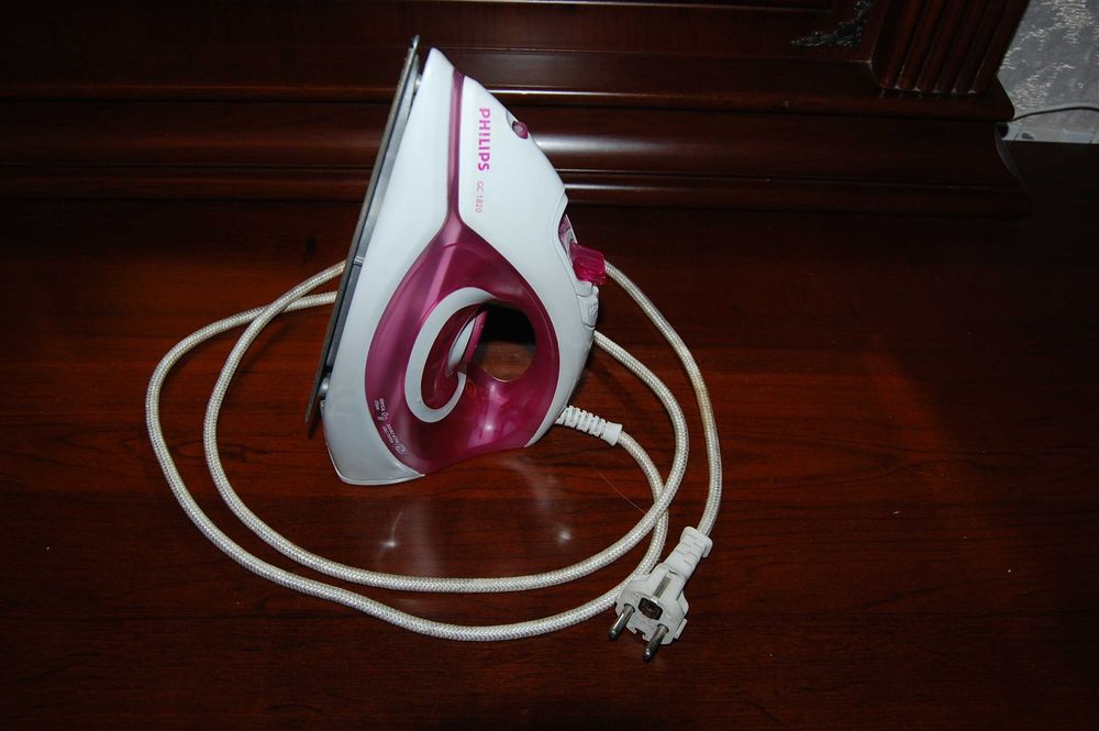 Утюг, праска PHILIPS GC 1820,  в робочому стані