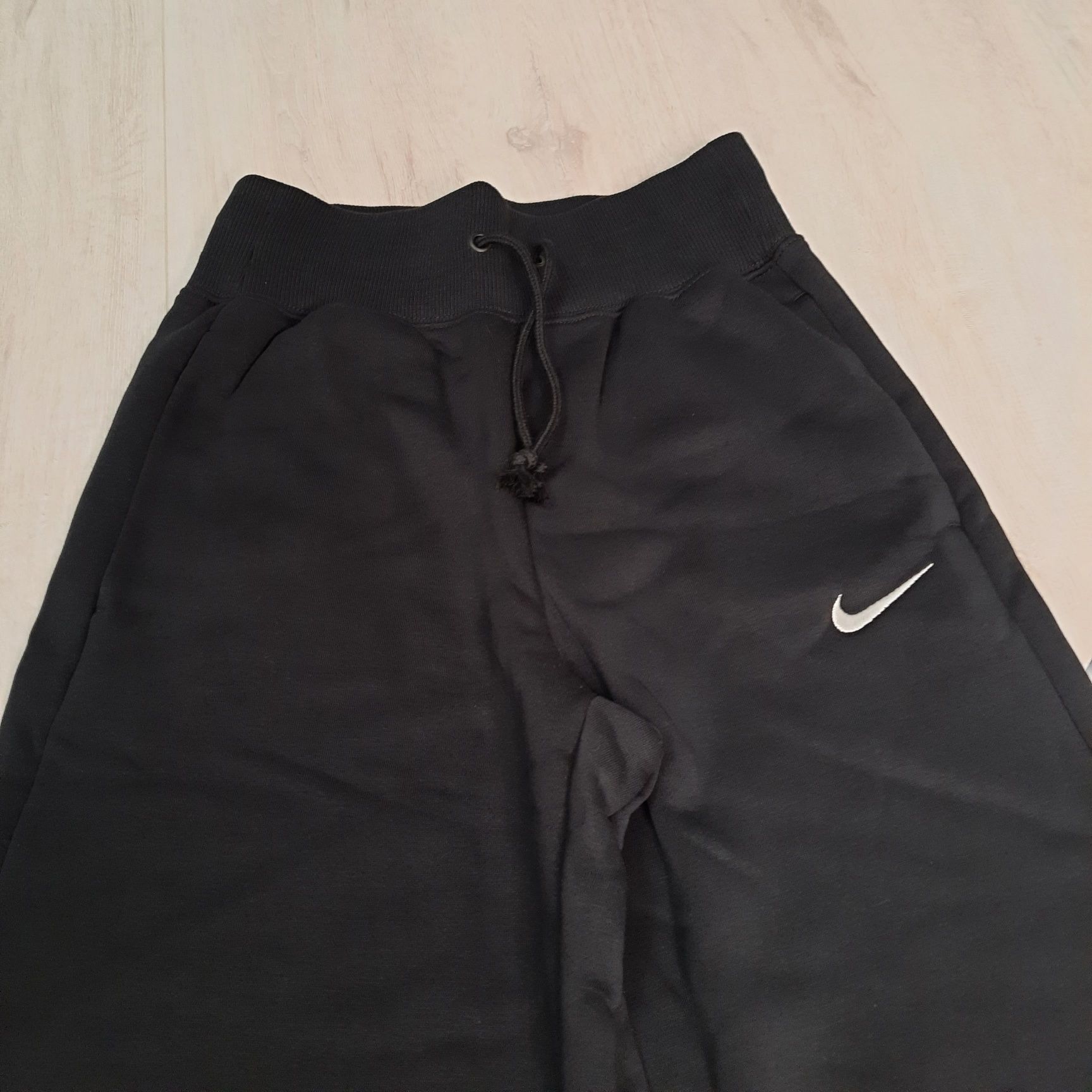 Оригінальні жіночі штани Nike W NSW PHNX FLC HR PANT WIDE DQ5615-010