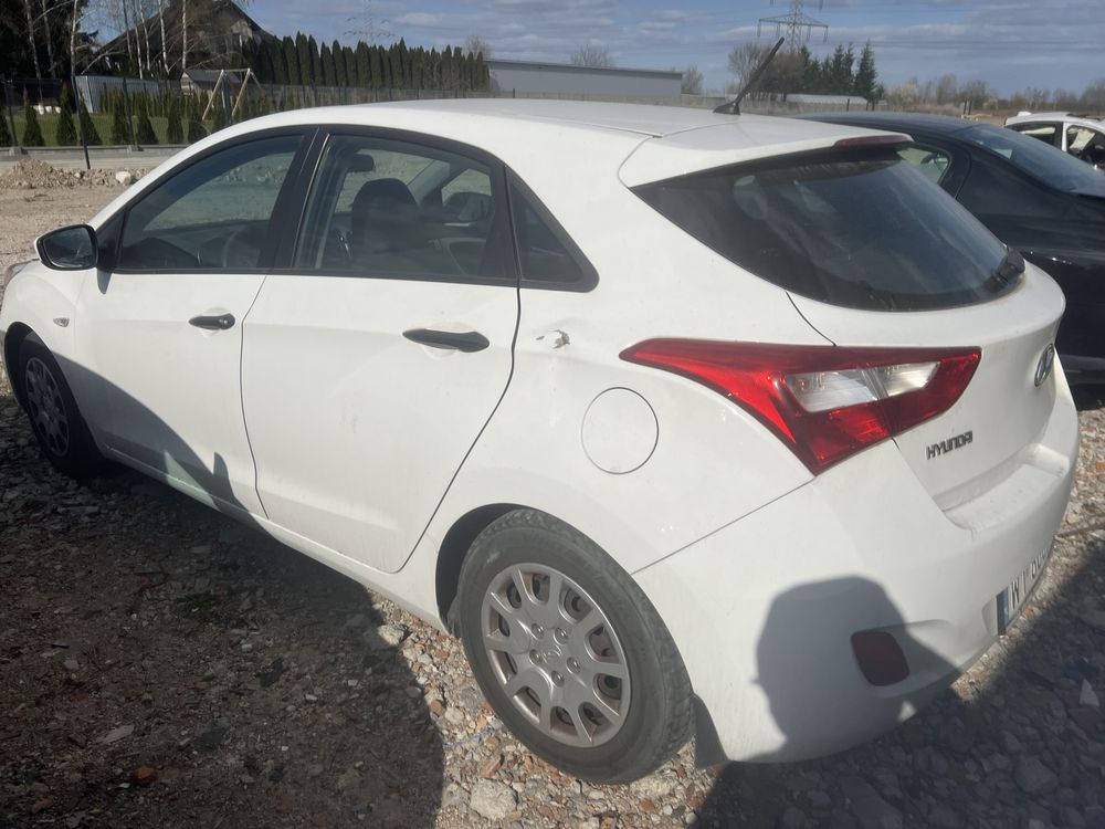 Hyundai i30 uszkodzony odpala jeździ  salon pl pierwszy własciciel