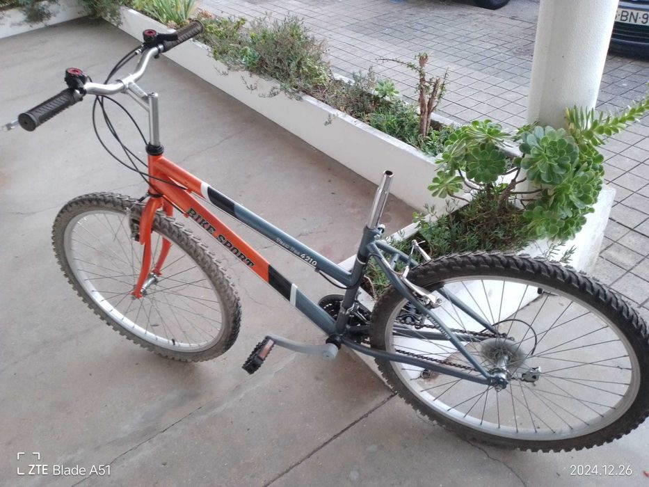 2 bicicletas completamente novas