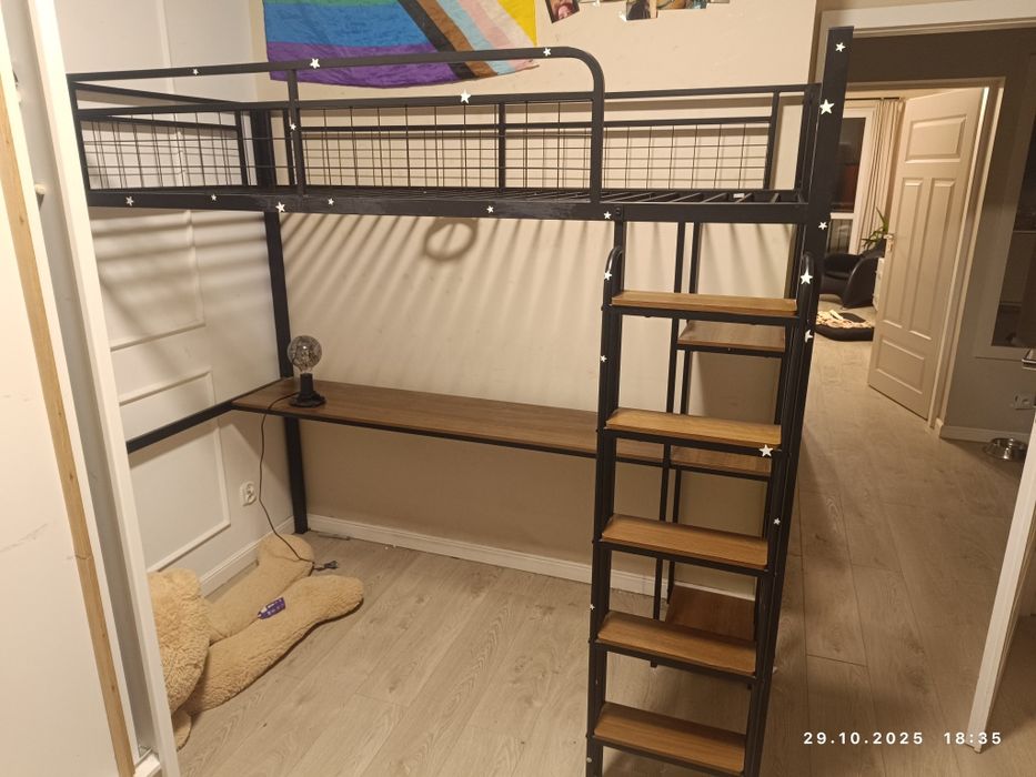 łóżko piętrowe z biurkiem