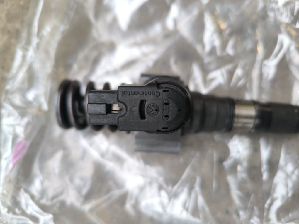 Продам Насос-Форсунка Passat b6 000130073SX Continental VW B6