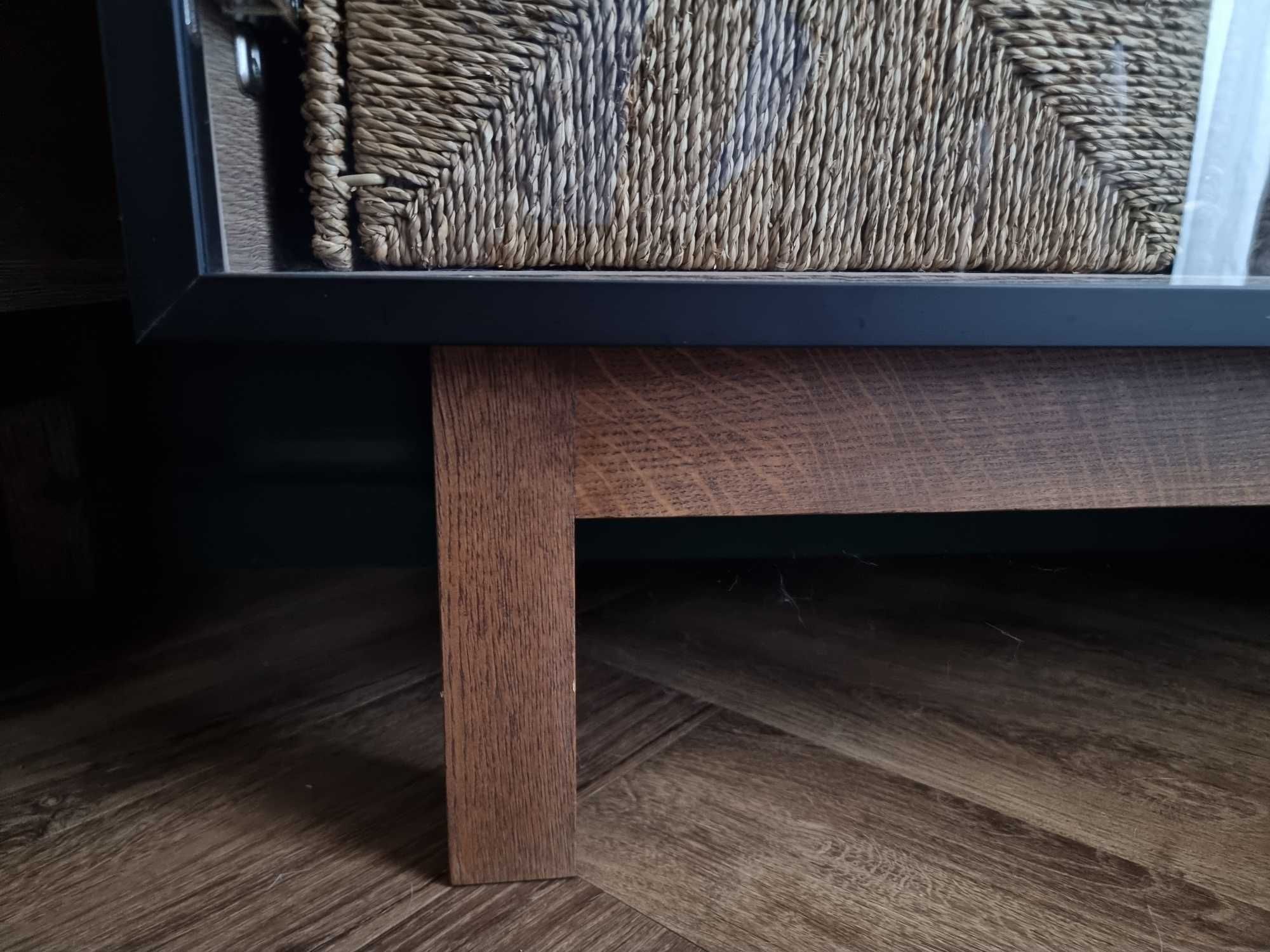 Piękna designerska witryna loft / mid-century z przeszkleniem