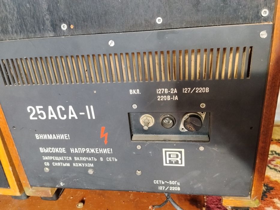 Старі колонки, дерево