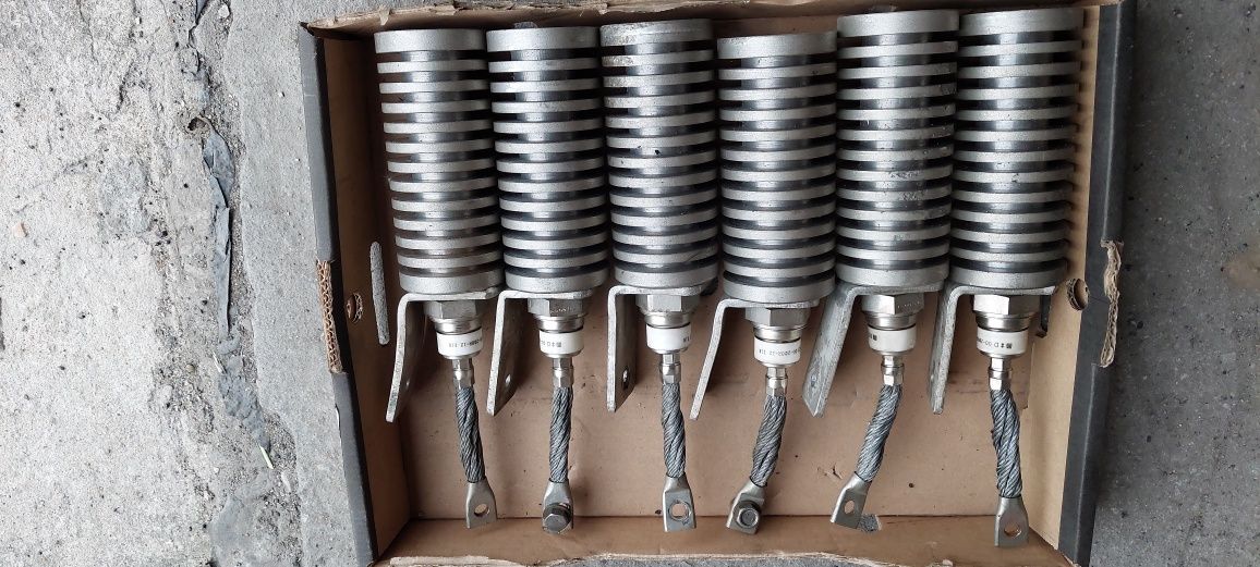 Dioda  DOO 200R 200 A dioda prostownicza z radiatorem 2szt.