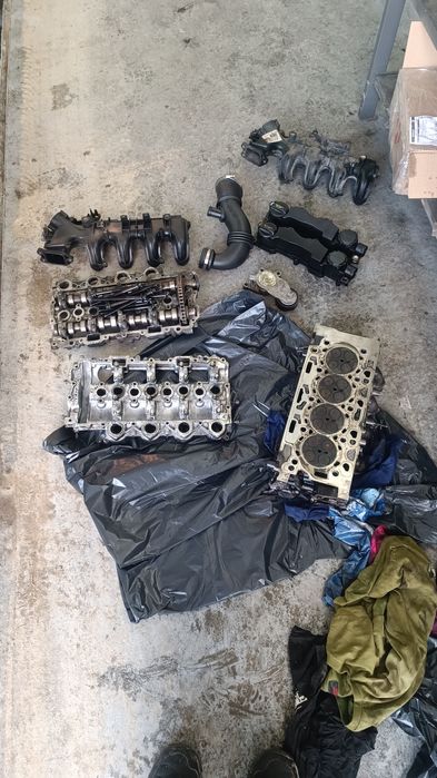 Пежо Головка і колектори  1.6 шістнадцять клапанів