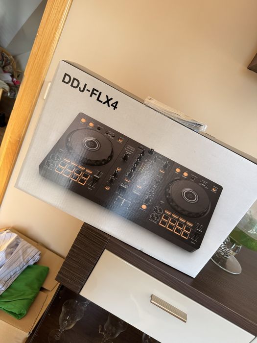 Kontroler DDJ FLX4