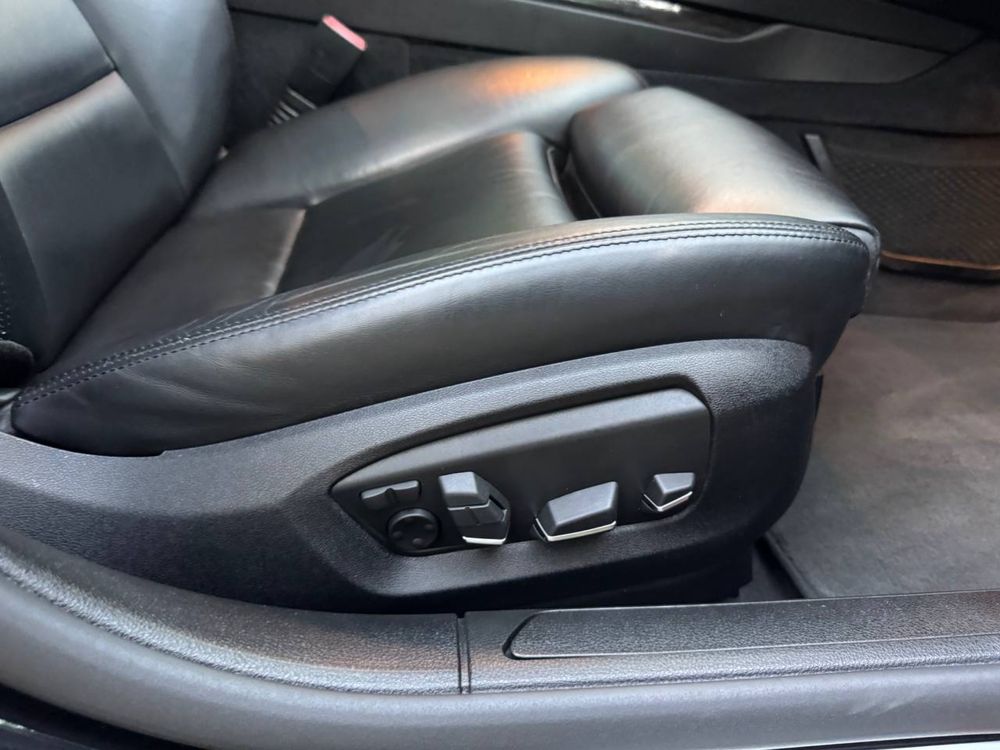 BMW 750i 2014 год выпуска в хорошем состоянии