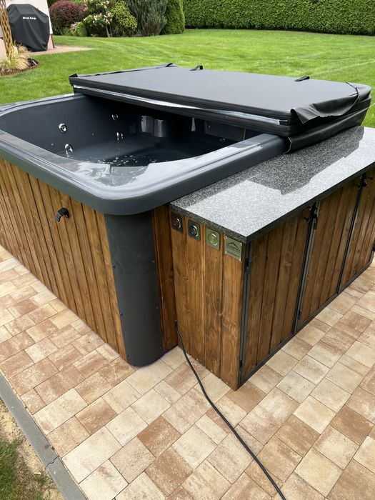 Jacuzzi ogrodowe 5-6 osobowe.